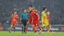 Pada menit ke-54, gol Emaxwell Souza De Lima menambah keunggulan Persija atas Persebaya. Tampak dalam foto, pemain Persija, Emaxwell Souza De Lima (tengah) merayakan golnya saat melawan Persebaya pada pertandingan pekan ke-27 BRI Super League 2025/2026 di Stadion Utama Gelora Bung Karno (SUGBK), Jakarta, Sabtu (11/4/2026). (Bola.com/Bagaskara Lazuardi)