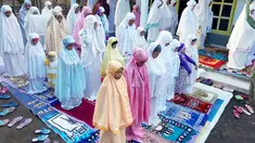 Sejumlah jamaah Aboge (Alif Rebo Wage) baru merayakan Idul Fitri pada Rabu (30/7/2014). (ANTARA FOTO/Adhitya Hendra)