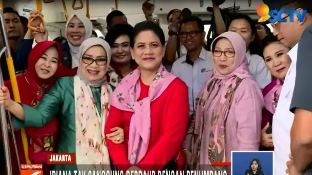 Aksi Iriana Jokowi Berdesak-desakan Jajal MRT Jakarta