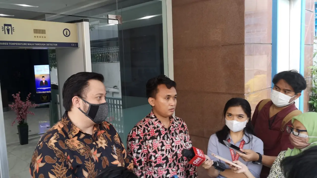 Komisioner KPU Idham Holik diadukan ke DKPP atas tuduhan melakukan intimidasi terhadap anggota KPUD. (Merdeka.com/Alma Fikhasari)