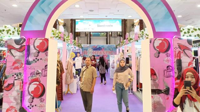 Bisnis fesyen muslim, ternyata tengah merajalela dan alternatif para selebritas Indonesia ketika fakum dari dunia hiburan.