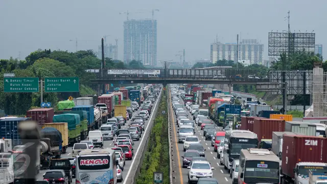 Libur Panjang, Dua Arus Tol Jakarta - Cikampek Macet