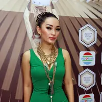 Penyanyi dangdut Zaskia Gotik yang masuk dalam beberapa nominasi kategori di IDA 2015 yang digelar malam ini, Rabu (28/10). (Deki Prayoga/Bintang.com)