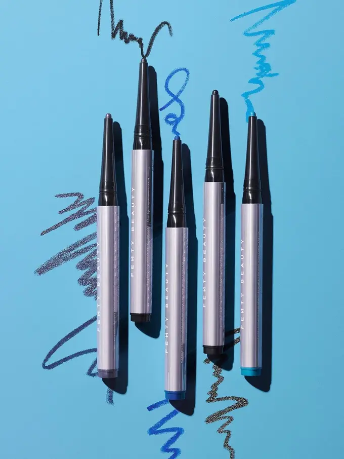 20 Warna Eyeliner dari Rihanna Tampilkan Tren Vibrant Makeup pada Mata