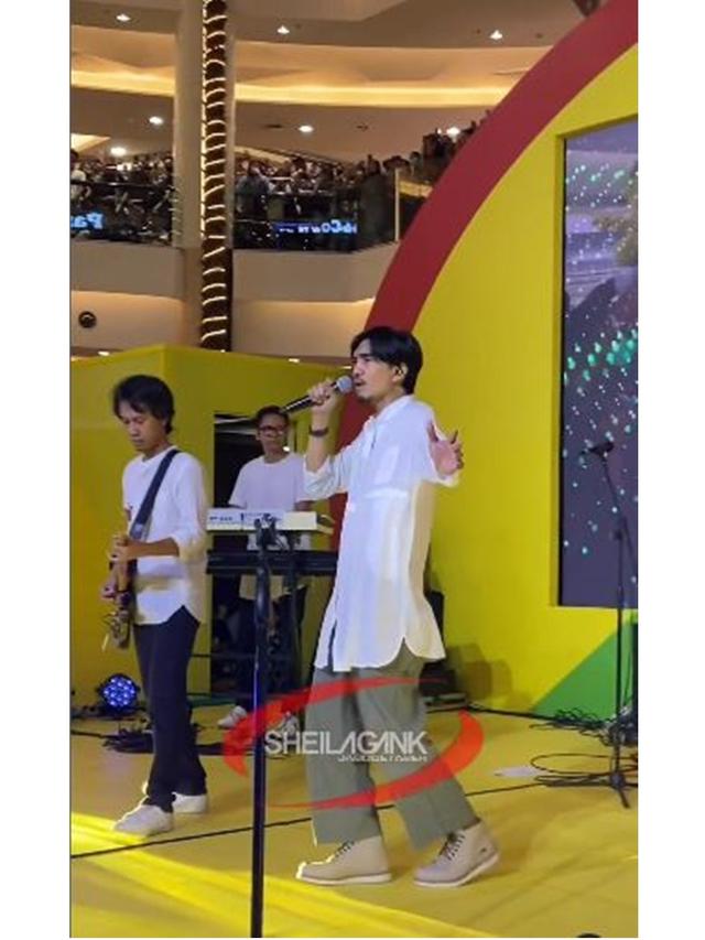 Tampil Perdana Setelah 3 Tahun, Ini 6 Potret Aksi Panggung Sheila On 7 di Kokas