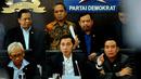 Ketua Fraksi Partai Demokrat, Edhi Baskoro Yudhoyono, penasehat fraksi, Agus Hermanto dan Sekretaris Fraksi, Didik Mukrianto saat jumpa pers di Gedung DPR, Jakarta, Selasa (18/11/2014). (Liputan6.com/Andrian M Tunay)