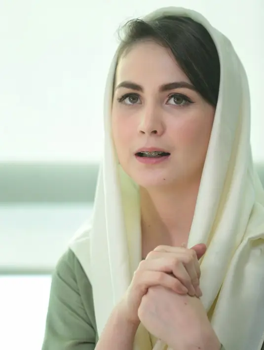 Apalagi, dalam tradisi Jawa ketika ada pejabat yang menghadiri suatu tempat, disitu selalu disediakan makan. Dan mau tidak mau harus makan, lantaran takut menyingung tuan rumah. (Adrian Putra/Bintang.com)