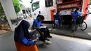 Dalam kegiatannya perpustakaan keliling masyarakat juga diajak untuk aktif membaca serta dengan bercerita. (merdeka.com/Arie Basuki)