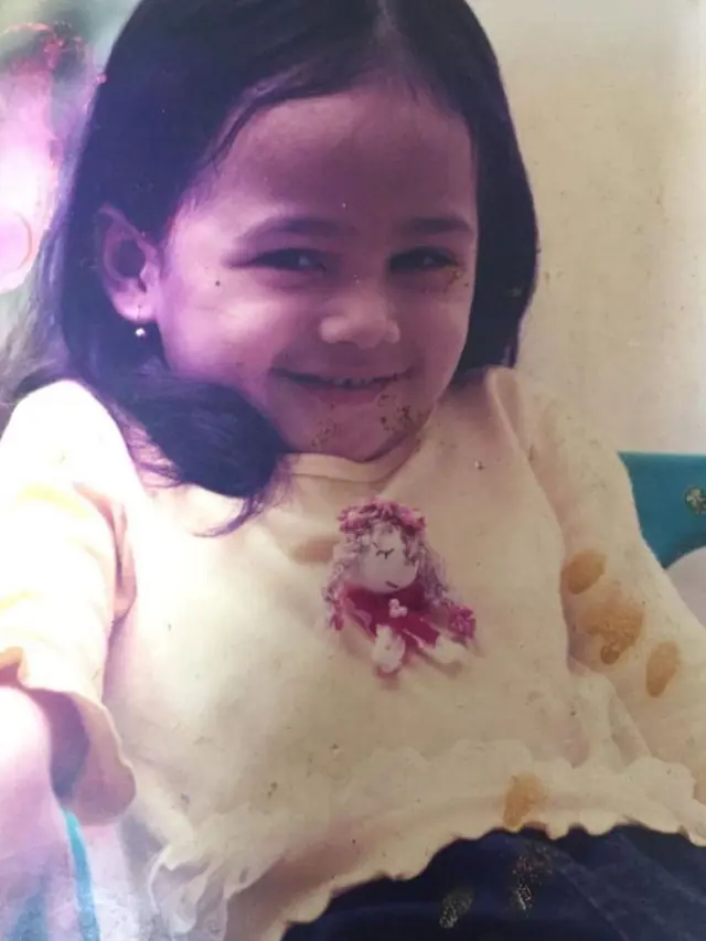 Syifa Hadju tampak menggemaskan saat dirinya masih kecil (Instagram/@cipaaju)