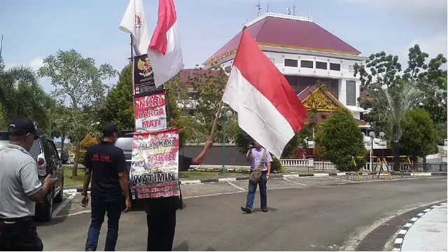 Petualangan Pemuda Ngapak Keliling Indonesia