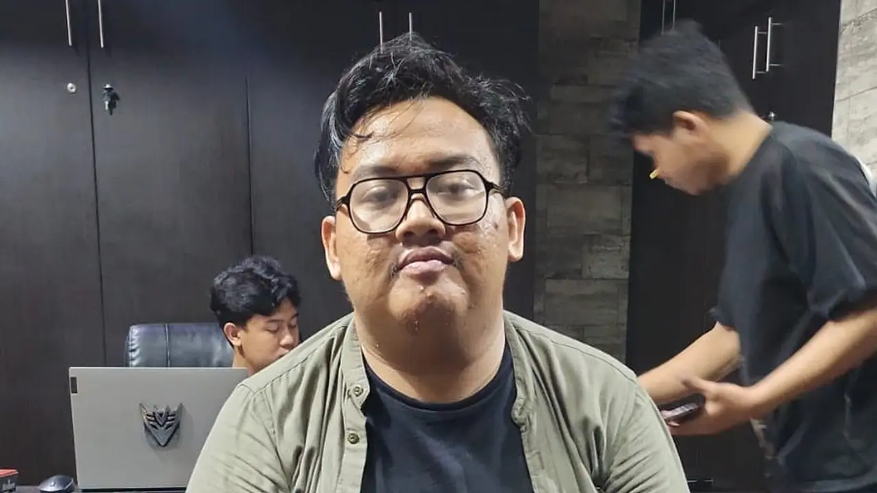 Yudo Andreawan, pria pembuat onar di Stasiun Manggarai diamankan polisi. (Foto: Rahmat Baihaqi/Merdeka.com)