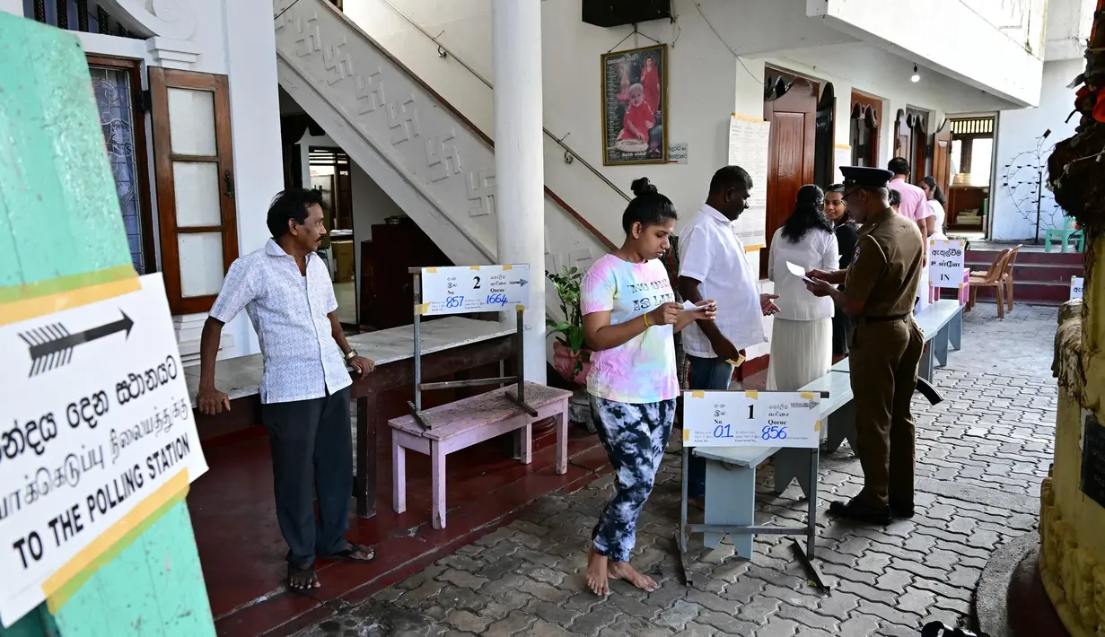 Penghitungan dimulai setelah pemungutan suara ditutup pada pukul 16.00 waktu setempat. (Ishara S. KODIKARA/AFP)
