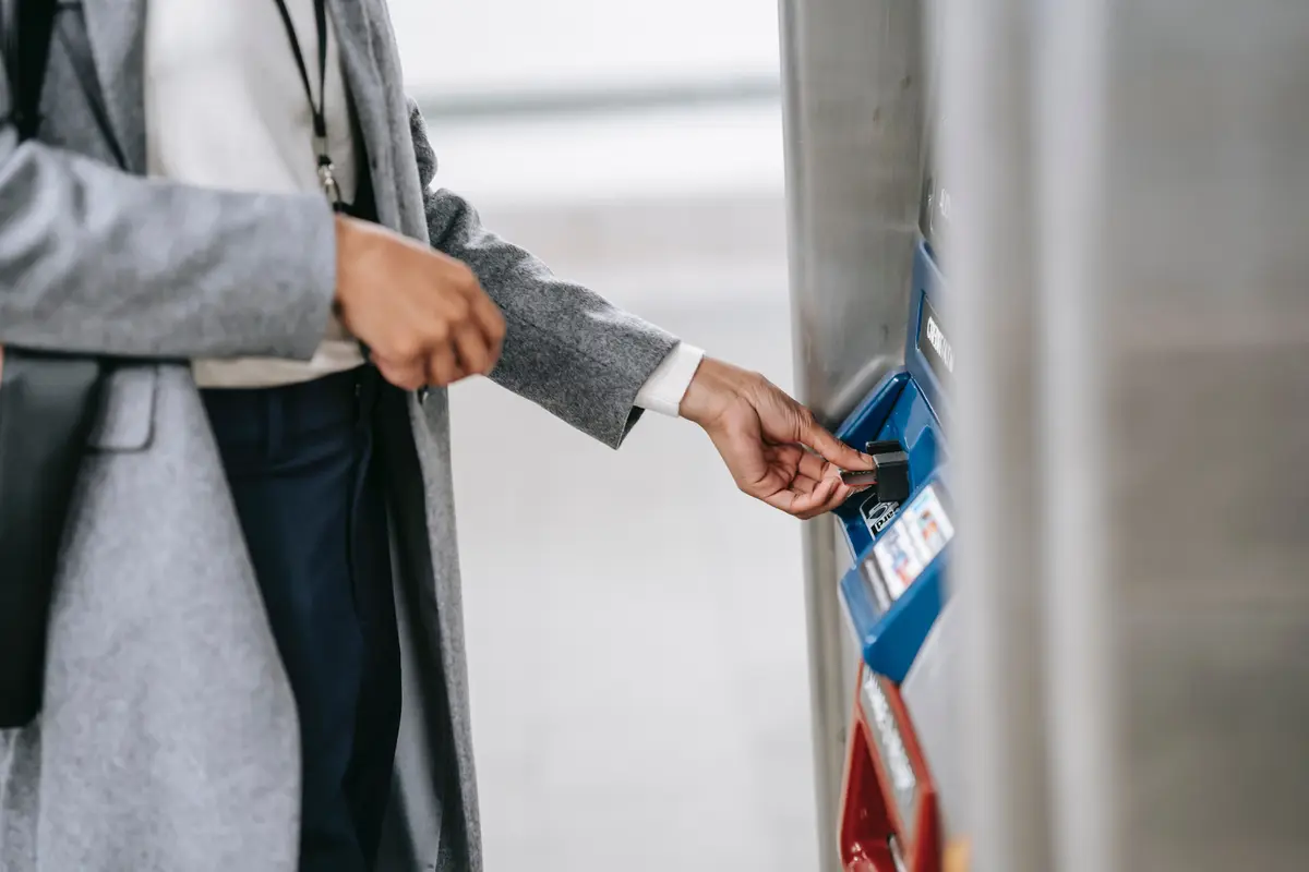 Daftar 22 Bank yang Turunkan Biaya Transfer Jadi Rp2.500 Mulai Desember