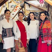 Chelsea Islan, Happy Salma, dan Nadia Mulya saat Bertemu Paus Fransiskus di Jakarta. [@chelseaislan]