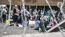 Aksi pencari suaka asal Afghanistan di depan Kantor UNHCR, Kebon Sirih, Jakarta, Senin (15/11/2021). Ratusan pencari suaka asal Afghanistan menuntut segera dipindahkan ke negara ketiga yang terbebas dari konflik perang setelah lebih 10 tahun mengungsi di Indonesia. (merdeka.com/Iqbal S Nugroho)