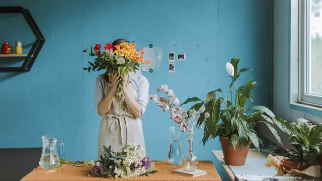 ilustrasi foto menutupi wajah