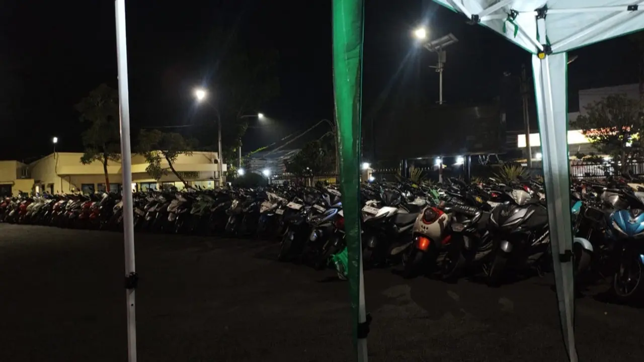 Kepolisian Resor (Polres) Cianjur, Jawa Barat melakukan penertiban atau razia terhadap sepeda motor berknalpot bising di berbagai jalur protokol.
