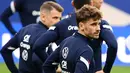 Pemain depan Prancis Antoine Griezmann mengambil bagian dalam sesi latihan pada malam laga persahabatan internasional, di stadion Pierre-Mauroy, dekat Lille, Senin (28/3/2022). Prancis akan beruji coba melawan Afrika Selatan pada Rabu, 30 Maret 2022 dini hari WIB. (FRANCK FIFE / AFP)