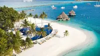 Salah satu resort di Maladewa, menyuguhkan pemandangan Indah langsung ke laut. (Dok: Instagram/conrad_maldives dyah pamela)