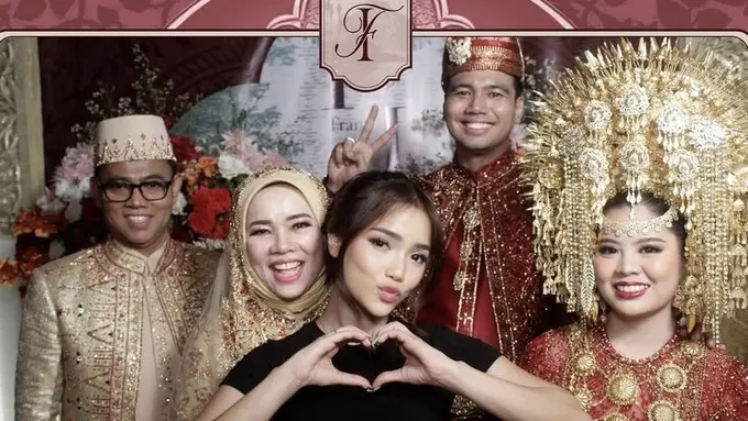 Tampilan Fuji An Setelah Seharian Berkebaya di Pernikahan Kakaknya Frans Faisal dan Indah 