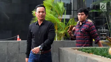 Pengusaha Jambi, Ahmad Jais usai menjalani pemeriksaan di Gedung KPK, Jakarta, Kamis (3/5).  Ahmad Jais diperiksa sebagai saksi untuk tersangka Plt Sekda Provinsi Jambi nonaktif Arfan. (Merdeka.com/Dwi Narwoko)