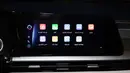 Layar di instrument cluster ditemani oleh head unit yang juga menggunakan layar yang cukup besar. Tampaknya Chery Omoda 3 sudah dibekali fitur Apple CarPlay dan Android Auto untuk mengkoneksikan gawai dengan sistem hiburan mobil. (Source: car.autohome.com.cn)