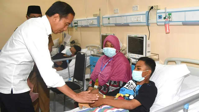 Foto: Iwan Bule Dampingi Jokowi Tinjau Lokasi Tragedi Kanjuruhan