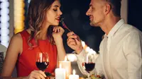 Tetap Dinner Romantis Bareng Pasangan Saat di Rumah Saja