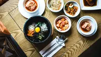 Bibimbap asal Korea. (dok. Unsplash.com/Jakub Kapusnak)