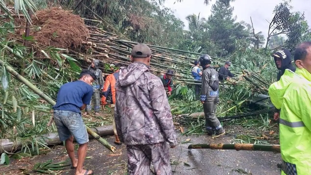 Jalur Alternatif Bogor-Sukabumi Putus Total Akibat Longsor