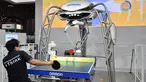 Robot Forpheus mengembalikan bola ke pemain manusia ketika prapertunjukan pada ajang CEATEC JAPAN 2017 di Chiba, Tokyo, Senin (2/10). Tak hanya bermain, robot yang dikembangkan perusahaan Omron itu juga bisa menjadi pelatih tenis meja. (Kazuhiro NOGI/AFP)