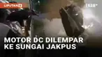 Nasib apes menimpa debt collector atau mata elang di Jakarta Pusat. Motornya dilempar ke sungai kawasan Gunung Sahari oleh sejumlah warga pada Sabtu (3/8/2024) sore. Insiden bermula dari upaya aksi menarik paksa kendaraan sepasang pemotor berboncenga...