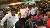 Jokowi mendatangi Posko Crisis Center korban jatuhnya Lion Air JT 610.