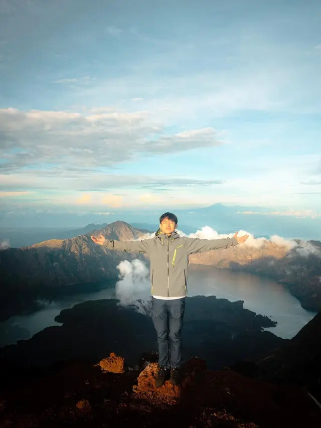 7 Momen Kenny Austin Saat Naik Gunung, Sempat Enggak Mandi 3 Hari