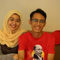 Kiswinar ditemani kekasihnya saat melakukan wawancara eksklusif. (Hasan Iskandar/Bintang.com)