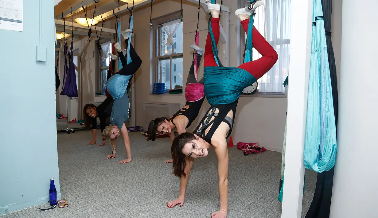 Kontestan Miss America 2018 saat mengikuti latihan Pilates untuk menyesuaikan diri dengan Big Piano Fitness, New York, (01/1). (Lars Niki / Getty Images / AFP)