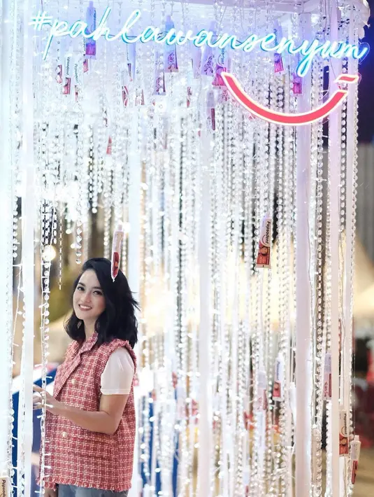 "Aku mama yang asik tapi galak, jadi dia dia agak takut juga kalau mamanya marah. Ada yang harus dilakukan, ada yang dia nggak boleh lakukan itu tetap ada rule-nya," ungkap Ririn Ekawati.  (Instagram/ririnekawati)