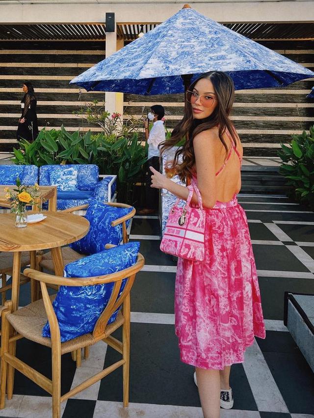 Alyssa Daguise Kenakan Outfit Backless. [@alyssadaguise]