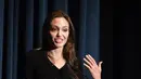 Sejak gugatan cerai diajukan Angelina Jolie pada September 2016 lalu, ia juga menyertakan hak asuh penuh keenam anak jatuh ke tangannya. Selain itu juga, Jolie membawa mereka jauh dari keberadaan Pitt. (AFP/Bintang.com)