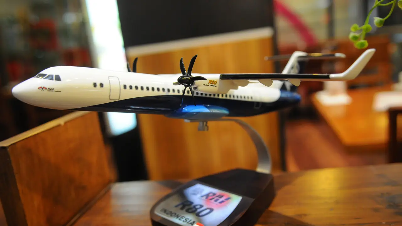 Miniatur Pesawat R80