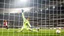 Pemain Feyenoord, Tonny Vilhena, mencetak gol ke gawang MU pada matchday pertama Grup A Liga Europa, di Stadion Feijenoord, Rotterdam, Jumat (16/9/2016) dini hari WIB. (AFP/ANP/Kay Int Veen)