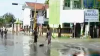3 hari dikepung banjir, kabupaten Sampang masih lumpuh, hingga Ridwan Kamil batal maju menjadi calon DKI 1.