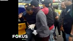 Sabu yang dikemas dalam 10 bungkus plastik besar dan 7 bungkus plastik kecil tersebut, disembunyikan di bak kayu bagian depan truk tronton.