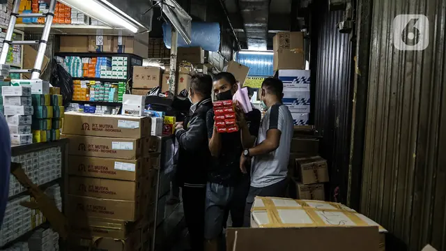 Penjualan Vitamin dan Alkes di Pasar Pramuka Meningkat