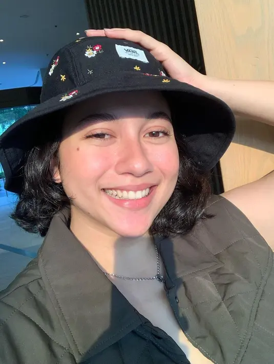 Bahkan beberapa waktu belakangan, Sitha kembali memotong pendek rambutnya. Mana penampilan Sitha Marino yang jadi favoritmu, Sahabat FIMELA? Foto: Instagram.