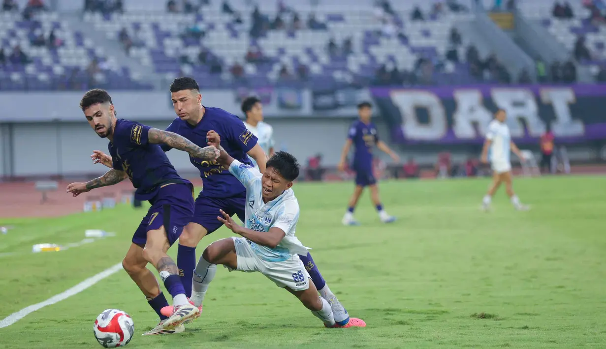 Hingga akhir pertandingan skor 4-0 untuk kemenangan Persita tidak berubah. (Bola.com/M Iqbal Ichsan)