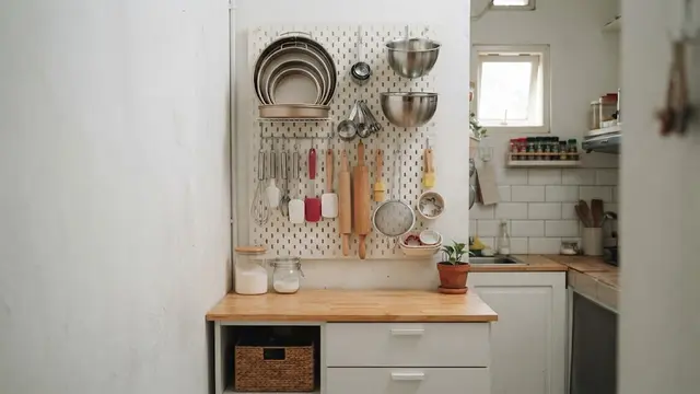 Menyimpan Peralatan Panggang di Dapur