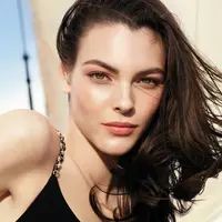 Les Beiges Summer Light rangkaian makeup musim panas dari Chanel.