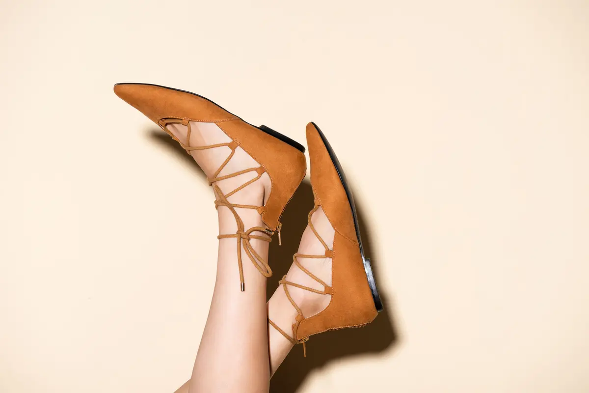 Tips Membersihkan dan Merawat Sepatu Beludru Agar Tetap Awet dan Elegan