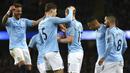 Para pemain Manchester City merayakan gol ke gawang Wolverhampton Wanderers pada laga Premier League di Stadion Etihad, Manchester, Senin (14/1). Manchester City menang 3-0 atas Wolverhampton Wanderers. (AP/Dave Thompson)